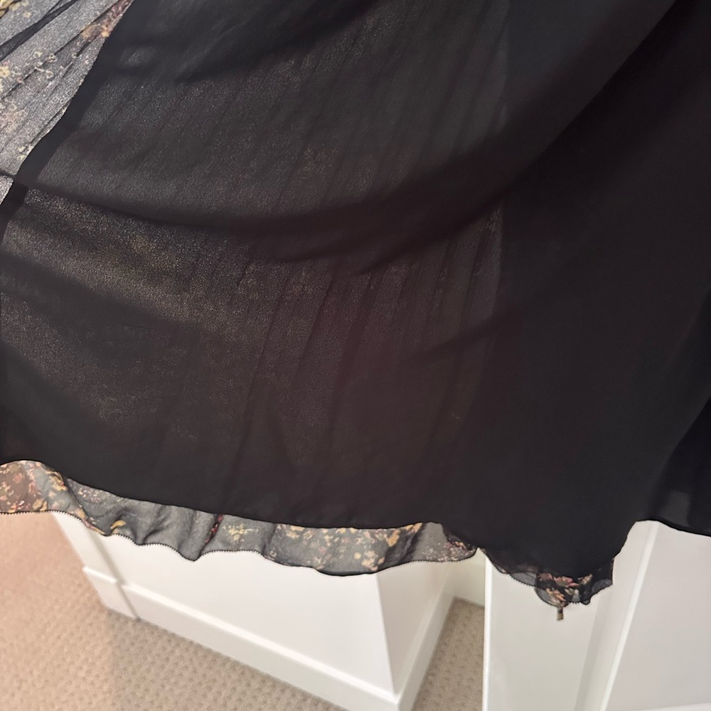 Elegant Black and Gold Maxi Dress - Picture 3 of 4
